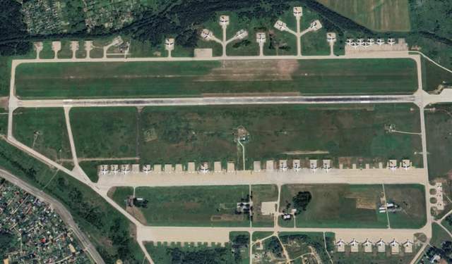 俄军受袭基地扫描：最大核潜基地浓烟滚滚已确定损失13架战机(图11)