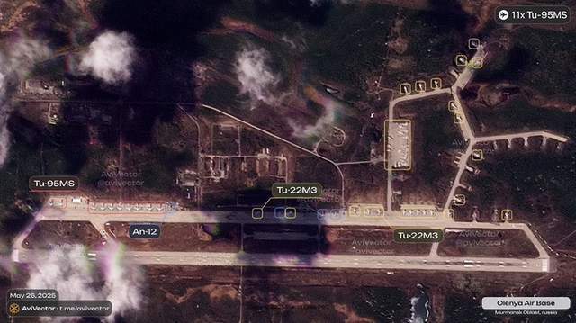 俄军受袭基地扫描：最大核潜基地浓烟滚滚已确定损失13架战机(图8)